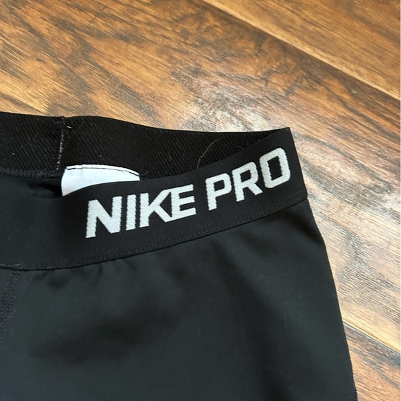 Nike Black Leggings Comfortable Athletic Wear - Picture 3 of 5